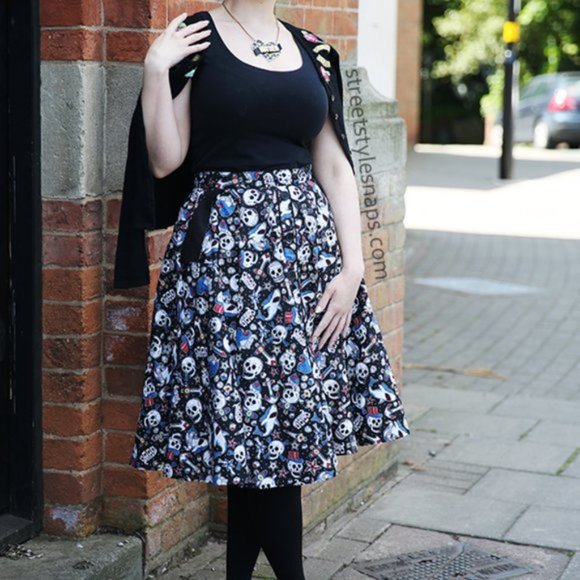 Hell Bunny Skulls n Sharks Skirt - Picture 1 of 5